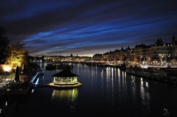 Från Stockholm avgår många båtar
